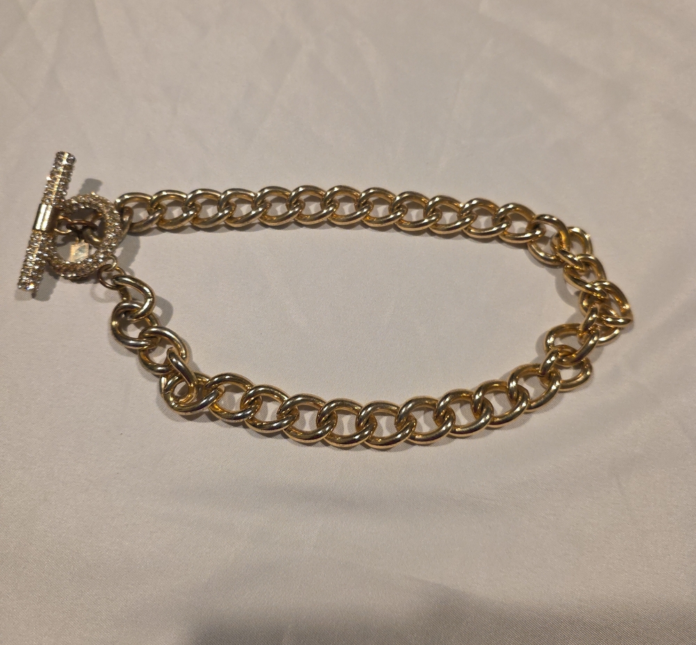 Gold Chain Toggle Necklace — Classic Women’s Link Pendant